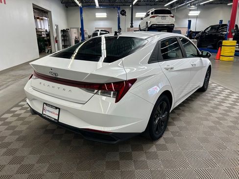 Used 2022 Hyundai Elantra Blue FWD image 11