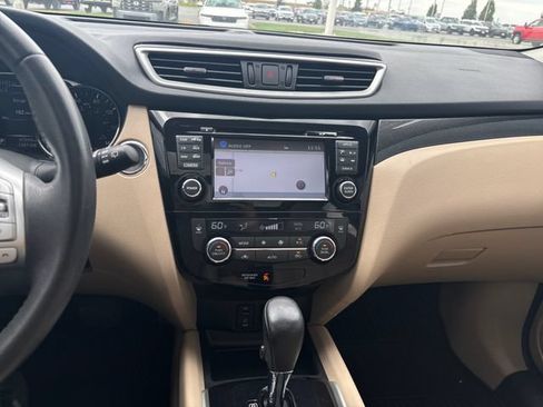 Used 2016 Nissan Rogue SL w/ SL Premium Package AWD/4WD image 18