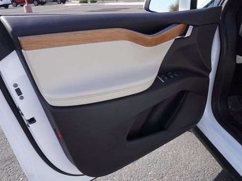 Used 2020 Tesla Model X Long Range image 16