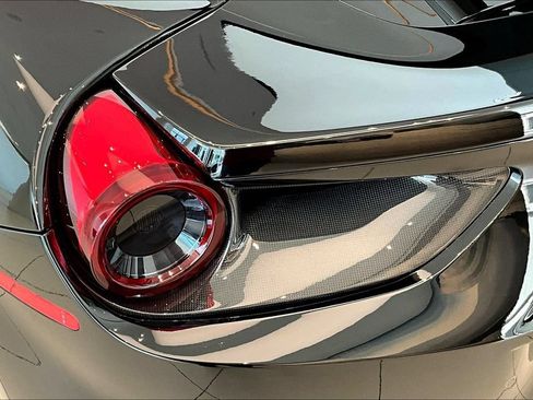 Used 2017 Ferrari 488 Spider RWD image 19