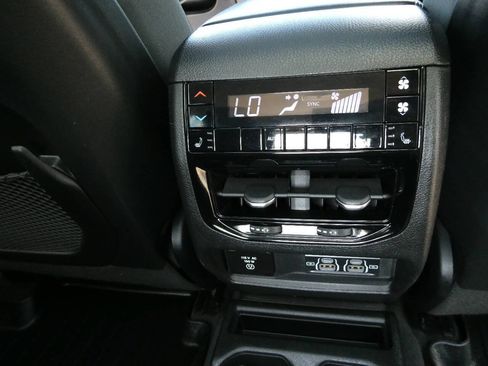 Used 2021 Jeep Grand Cherokee L Limited w/ Luxury Tech Group II AWD/4WD image 37