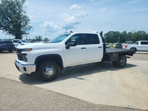 Used 2024 Chevrolet Silverado 3500 W/T w/ WT Convenience Package AWD/4WD image 3