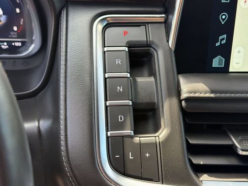 Used 2023 Chevrolet Tahoe LT w/ Luxury Package RWD image 16