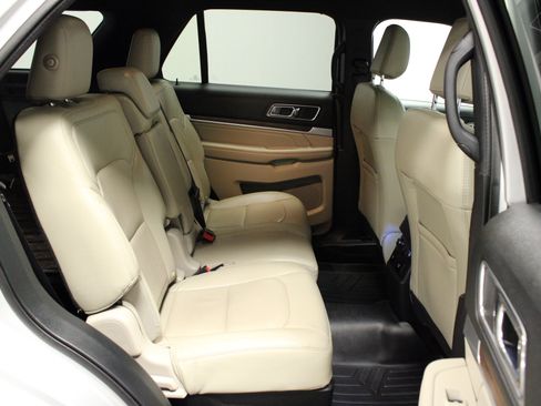 Used 2019 Ford Explorer Limited w/ Class III Trailer Tow Package image 15