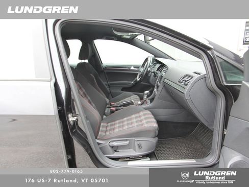 Used 2017 Volkswagen Golf 4-Door FWD image 9