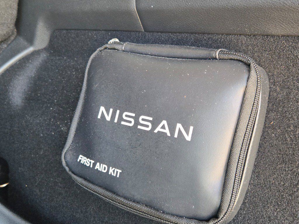 Used 2025 Nissan Rogue SV AWD/4WD image 16