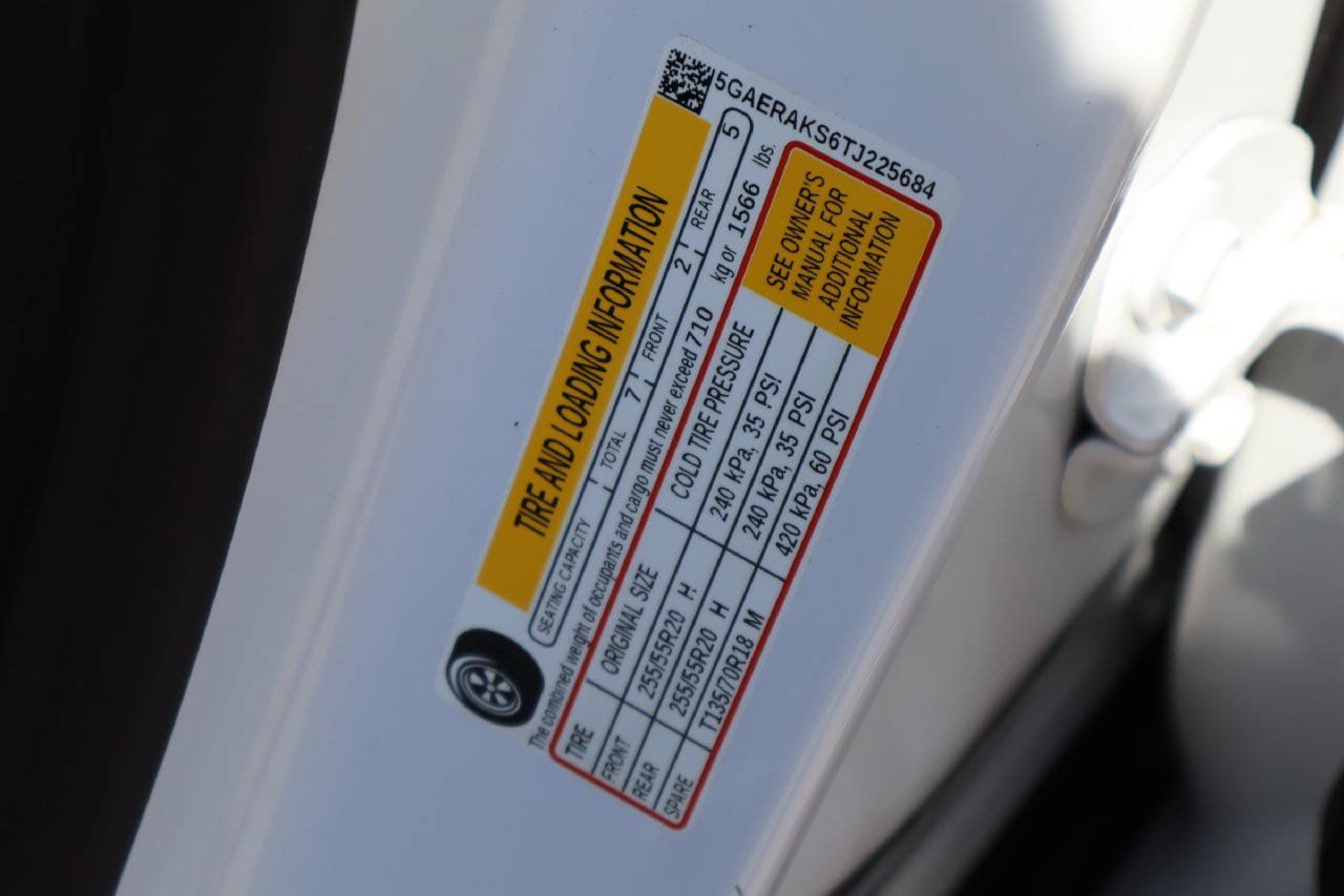 Used 2026 Buick Enclave Preferred FWD image 31