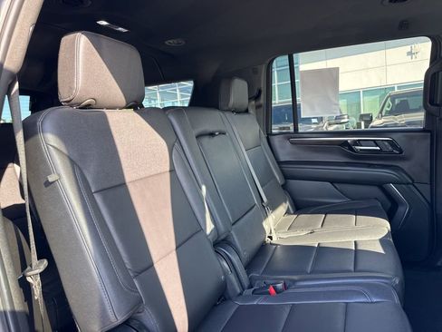 Used 2025 Chevrolet Suburban Z71 AWD/4WD image 25
