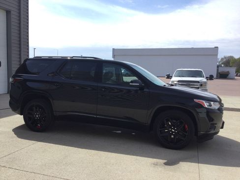 Used 2021 Chevrolet Traverse Premier w/ Redline Edition AWD/4WD image 3