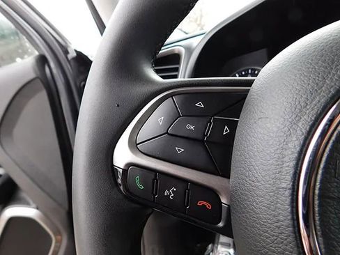 Used 2022 Jeep Renegade Latitude AWD/4WD image 22