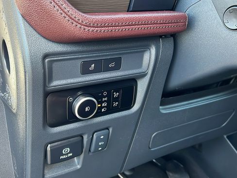 Used 2024 Ford Expedition Limited AWD/4WD image 30