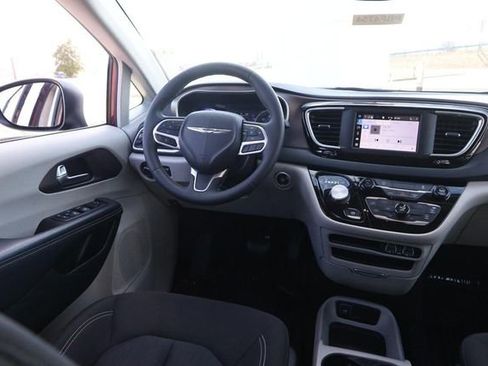 Used 2023 Chrysler Voyager LX image 22