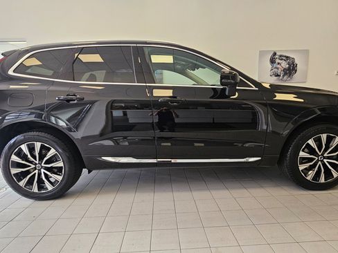Certified 2023 Volvo XC60 B5 Plus image 3