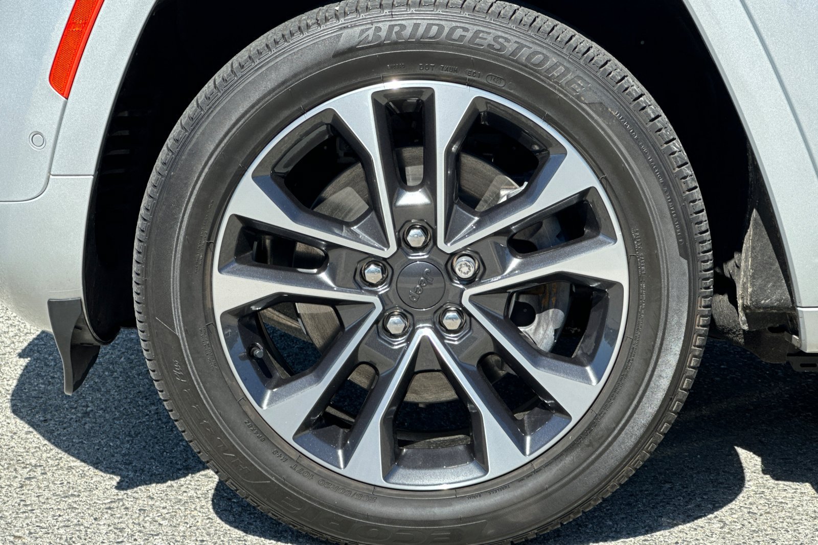 Used 2023 Jeep Grand Cherokee Overland w/ Advanced Protech Group III AWD/4WD image 27