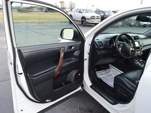 Used 2013 Toyota Highlander Limited image 16