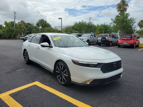 Used 2023 Honda Accord Touring image 2
