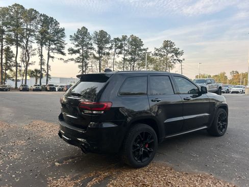 Used 2017 Jeep Grand Cherokee SRT image 5