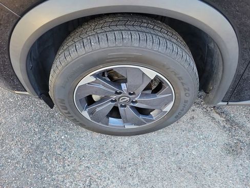 Used 2024 Nissan Rogue SV image 6