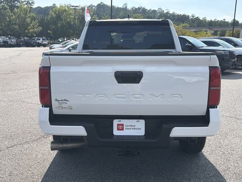 Certified 2025 Toyota Tacoma SR5 AWD/4WD image 15