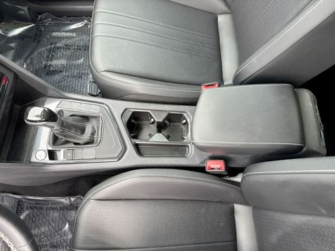 Used 2024 Volkswagen Tiguan SE w/ Panoramic Sunroof Package FWD image 34