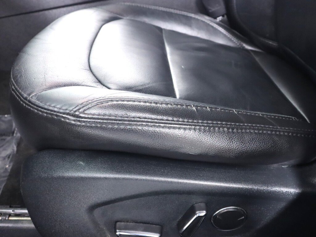 Used 2018 Ford Explorer XLT w/ Equipment Group 202A AWD/4WD image 31