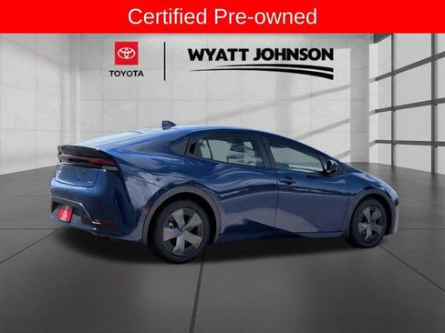 Used 2025 Toyota Prius LE FWD image 8
