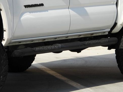 Used 2021 Toyota Tacoma SR5 RWD image 10