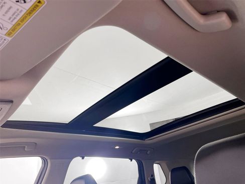 Used 2021 Nissan Rogue Platinum image 17