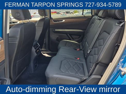 Used 2025 Volkswagen Atlas SE AWD/4WD image 14