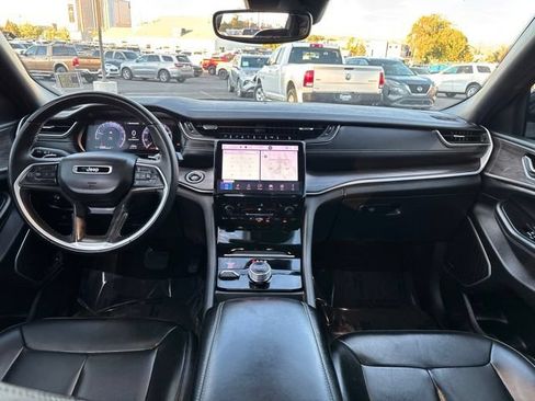 Used 2024 Jeep Grand Cherokee L Limited w/ Black Appearance Package AWD/4WD image 10