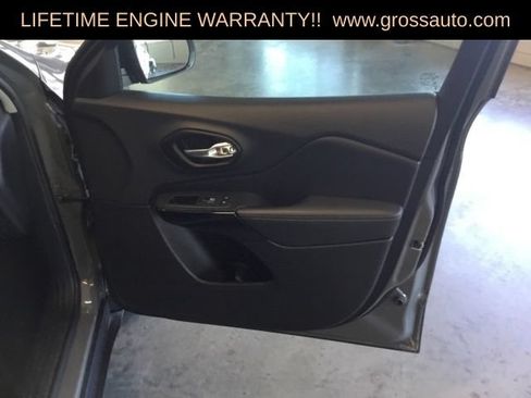 Used 2023 Jeep Cherokee Altitude Lux AWD/4WD image 30