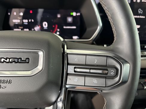 Used 2025 GMC Canyon Denali AWD/4WD image 13