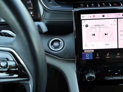 Used 2022 Jeep Grand Cherokee Overland w/ Luxury Tech Group IV image 31