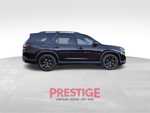 Used 2025 Honda Pilot Black Edition image 7