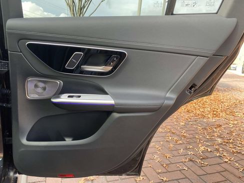 Used 2025 Mercedes-Benz GLC 300 image 13