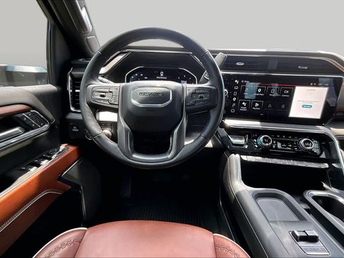 Used 2024 GMC Sierra 3500 Denali Ultimate AWD/4WD image 6