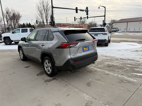 Used 2019 Toyota RAV4 XLE image 2