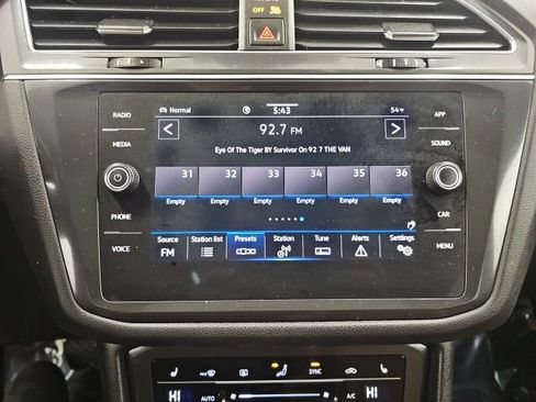 Used 2023 Volkswagen Tiguan SE w/ Panoramic Sunroof Package image 24