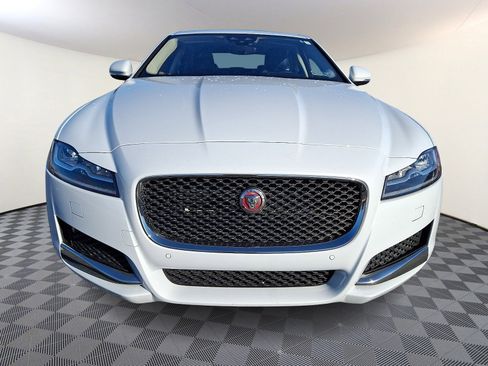 Used 2020 Jaguar XF Premium image 8