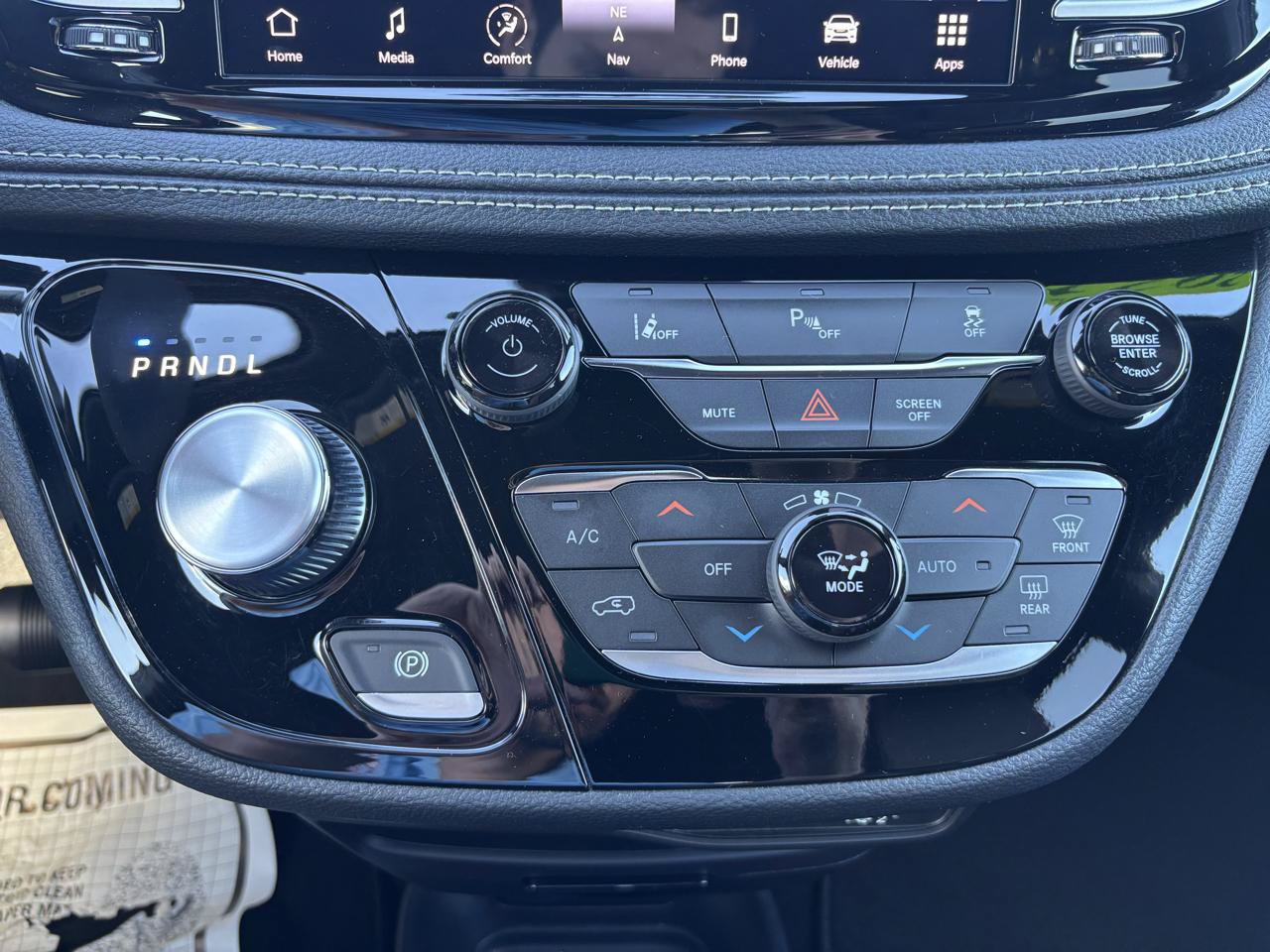 Used 2023 Chrysler Pacifica Touring-L w/ Uconnect Theater Family Group FWD image 28