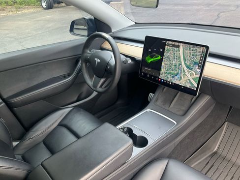 Used 2022 Tesla Model Y Performance AWD/4WD image 16