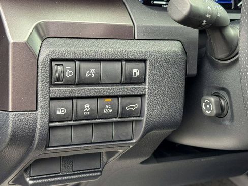 Used 2025 Toyota 4Runner 4WD image 25