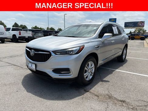 Used 2019 Buick Enclave Essence FWD image 2