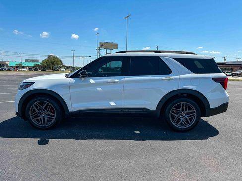 Used 2025 Ford Explorer ST AWD/4WD image 9