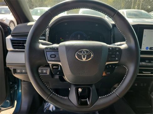 Used 2025 Toyota Camry SE image 15
