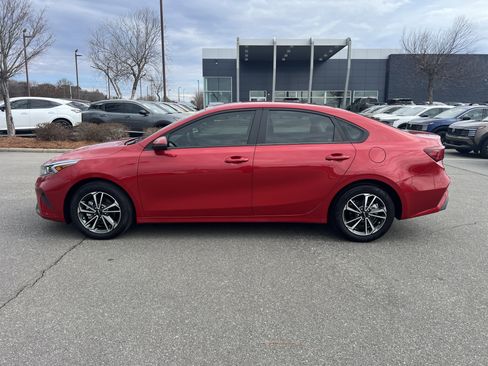 Used 2024 Kia Forte LXS w/ LXS Technology Package image 8