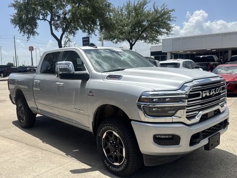Used 2026 RAM 2500 Laramie AWD/4WD image 14