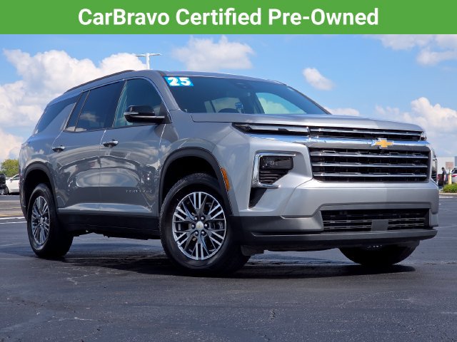 Used 2025 Chevrolet Traverse LT w/ LPO, Floor Liner Package FWD image 2
