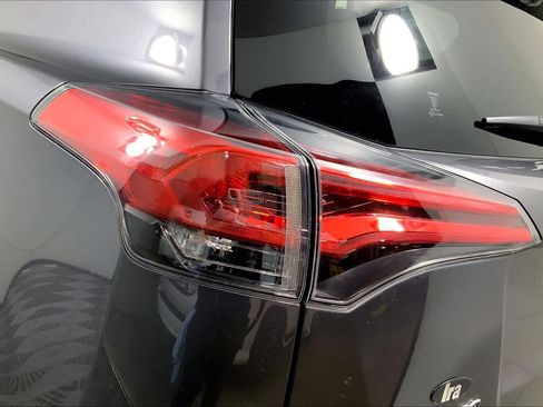 Used 2018 Toyota RAV4 XLE AWD/4WD image 29