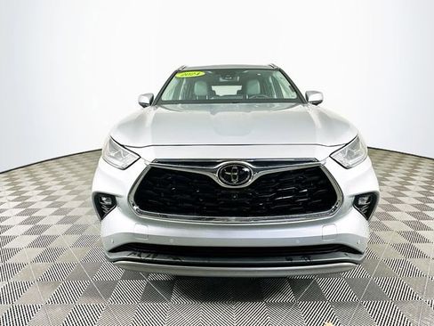 Used 2024 Toyota Highlander Platinum image 4